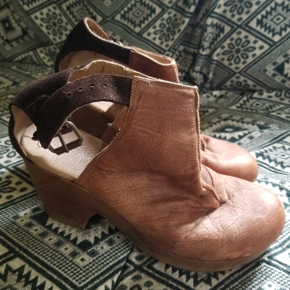 Clogs - Picture 2 of 6